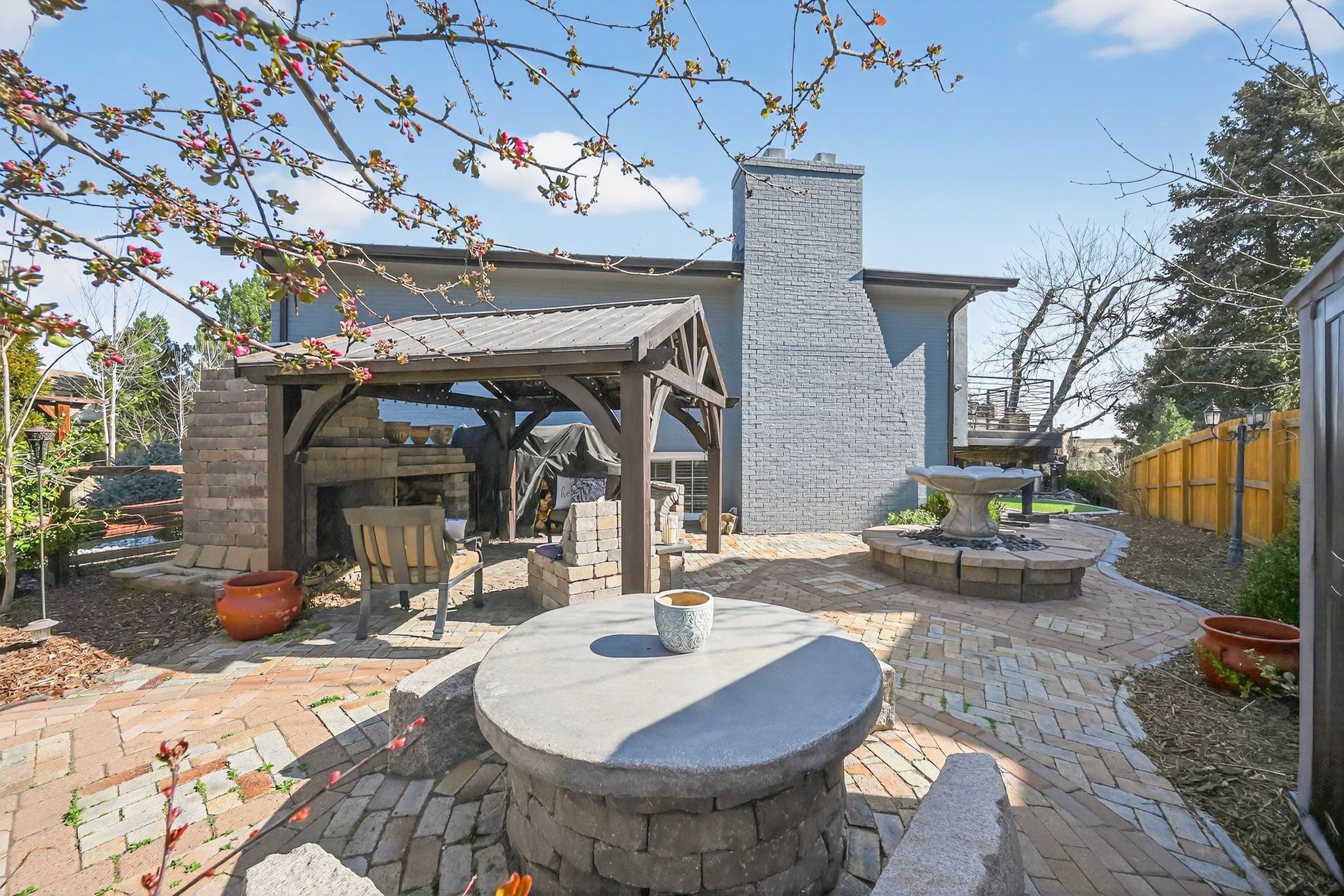 Pergola & Outdoor Fireplace